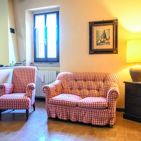 Spacious In A Stone Casa de Férias *