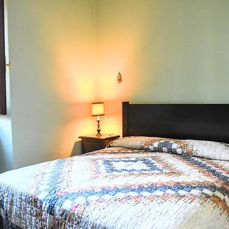 Feriehus Spacious In A Stone